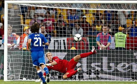 Italia vuelve a quedar por tercera vez fuera de los mundiales de fútbol Italia vuelve a quedar por tercera vez fuera de los mundiales de fútbol